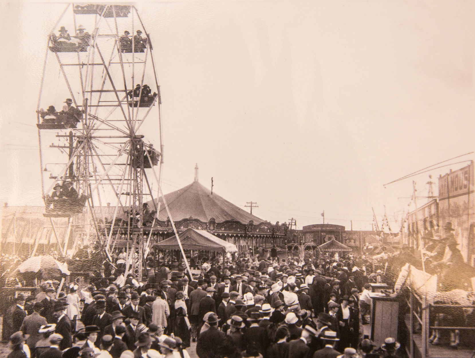 Remembrance 100 years later (Western fair carnival, Photo 4)